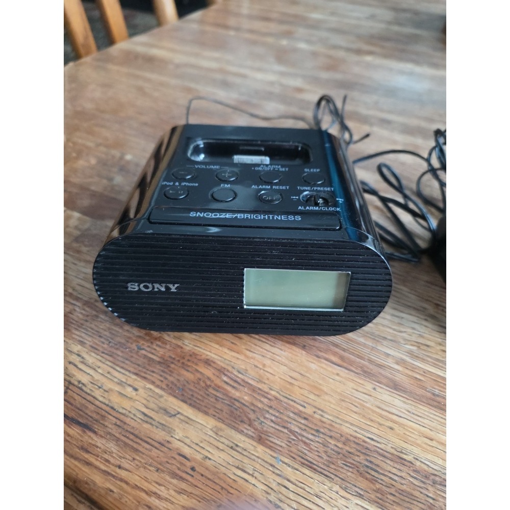 Sony FM Clock Radio With Old Ipod Dock ICF-C05iP Black Working Vintage Alarm EC